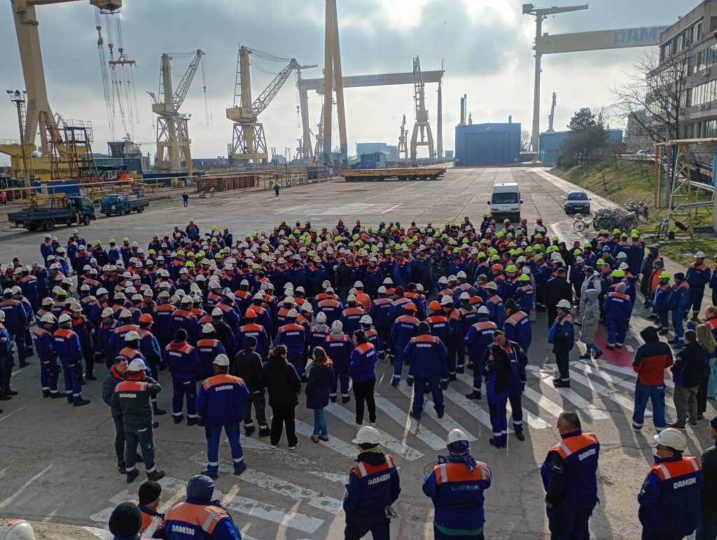 Protest la Santierul Naval Damen Mangalia din cauza intarzierilor repetate in plata salariilor