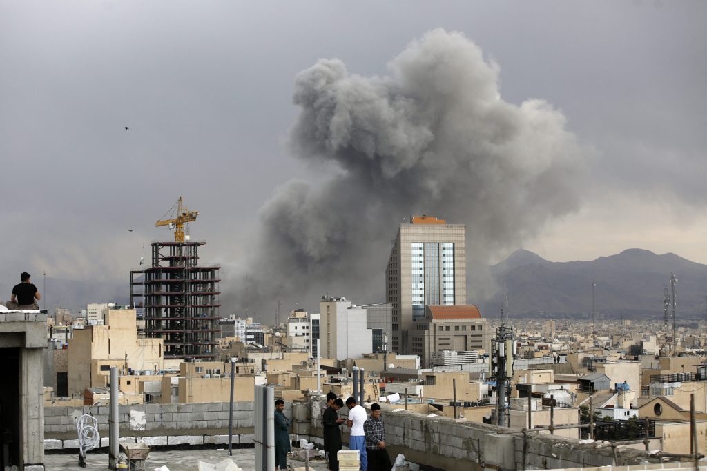 Razboi in Orientul Mijlociu ziua 4 Israel trimite trupe terestre in sudul Libanului si ataca Iranul IRGC loveste ambasada SUA din Riad campurile petroliere si baze americane Trump Iranul doreste sa negocieze I am spus este prea tarziu
