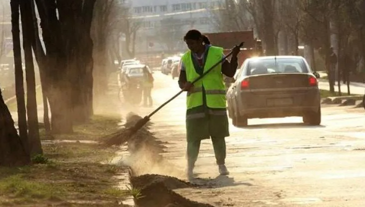 Revolta intr un cartier din Cluj Napoca Locuitorii se plang de praf murdarie si de un crater urias pe strada Exista risc de accident