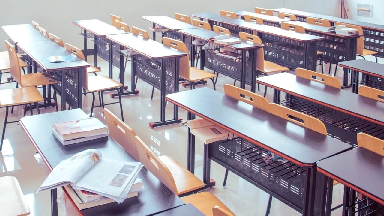 Simulare a Evaluarii Nationale pentru clasa a VIII a 2026 Peste 145000 de elevi au sustinut astazi examenul la Limba si Literatura Romana