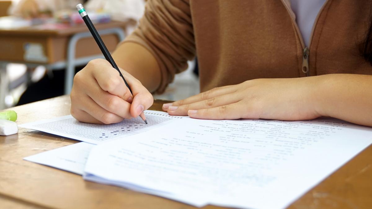 Simularea Evaluarii Nationale 2026 la Limba Romana Aproape 3000 de elevi nu se prezinta la examenul de astazi 1