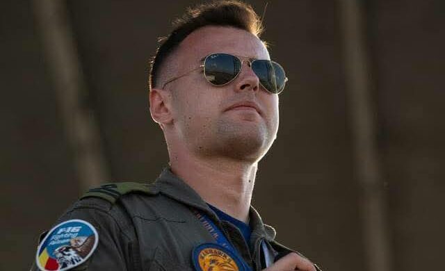 Tanarul capitan pilot militar si a sacrificat viata incercand sa salveze un caine