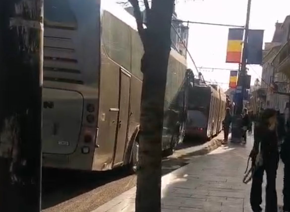 Traficul din Cluj Napoca blocat dupa un accident grav pe Calea Mosilor O tanara de 30 de ani a fost lovita in plin VIDEO