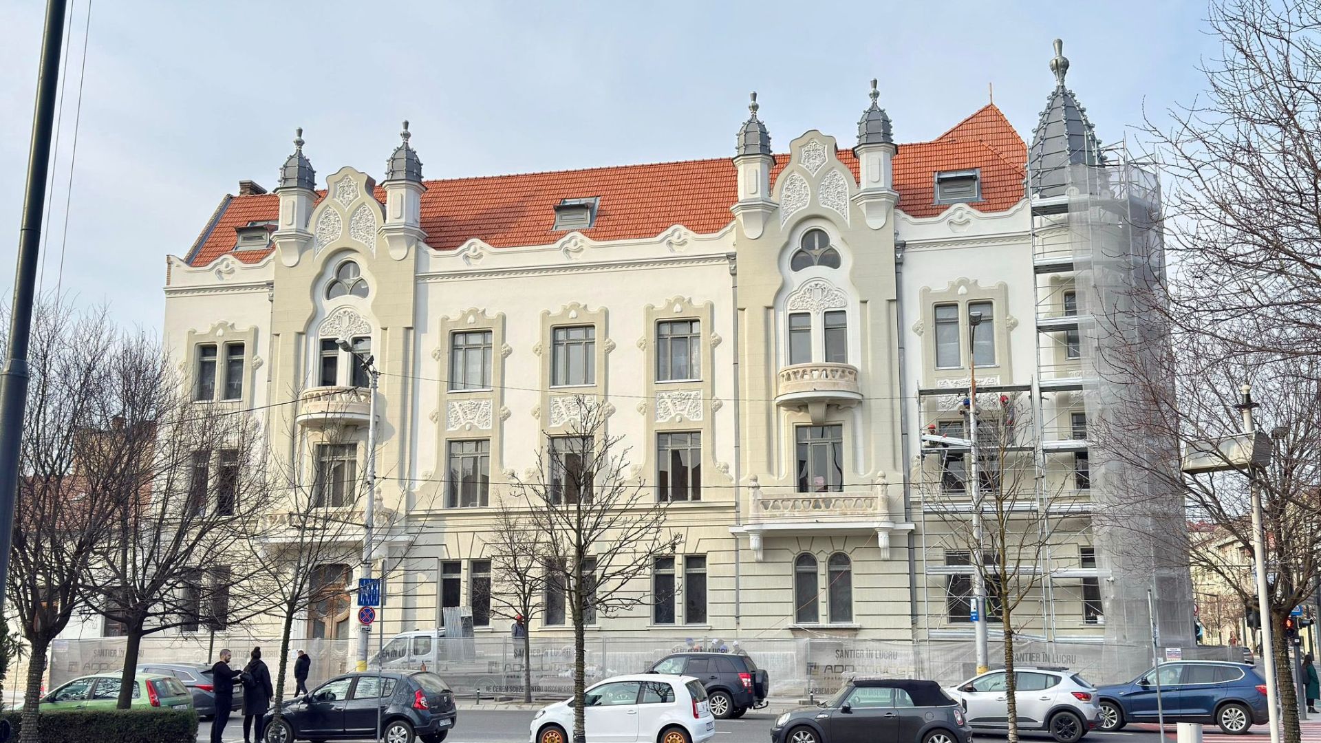 Transformare impresionanta in centrul Clujului Palatul Administrativ sediul Prefecturii isi recasteg stralucirea arhitecturala din 1910