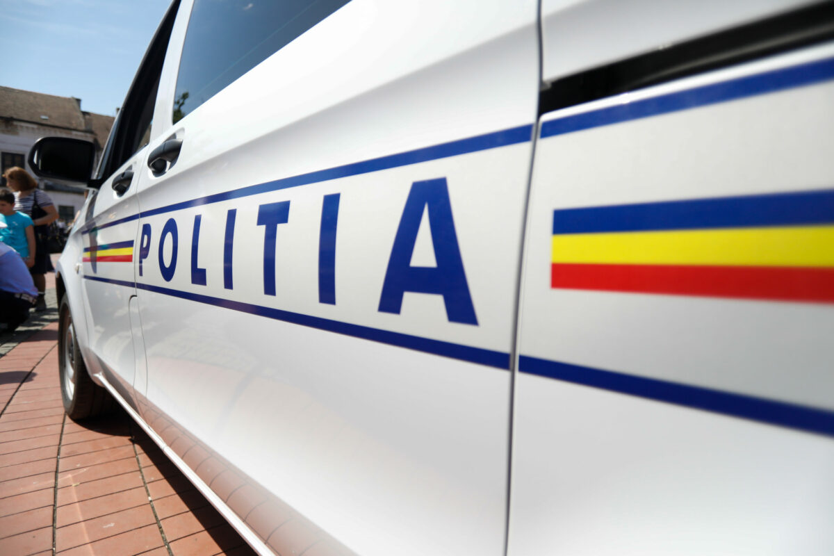 Trei masini o motocicleta si un troleibuz au fost implicate intr un accident pe Calea Grivitei din Bucuresti
