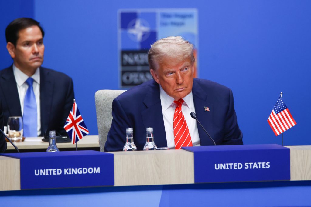 Trump isi amplifica criticile la adresa NATO pentru absenta de sprijin in conflictul din Iran