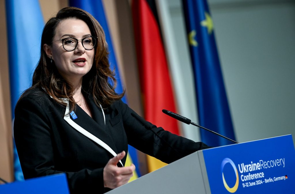 Ucraina va organiza licitatii pentru trei zacaminte de minereu de titan anunta premierul