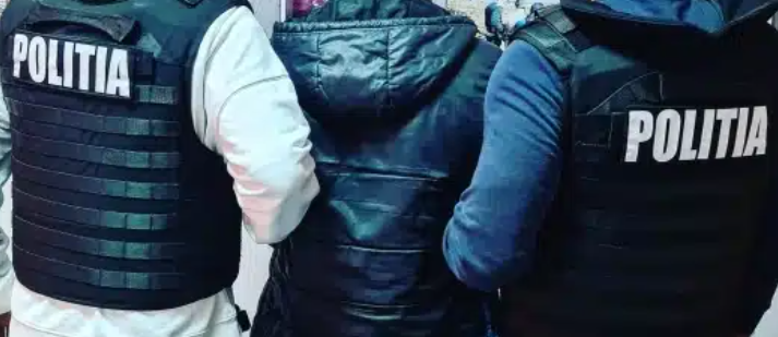 Un barbat din Cluj urmarit international a fost adus in tara din Olanda pentru a ispasi peste 7 ani de inchisoare