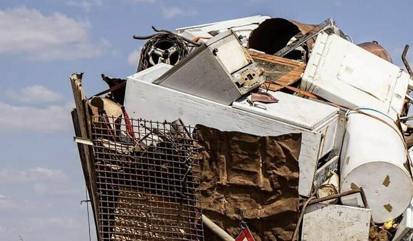 Un cartier din Cluj este zilnic terorizat de dubele care strang fier vechi Un clujean a incercat sa intervine Am iesit la ei si au reactionat agresiv