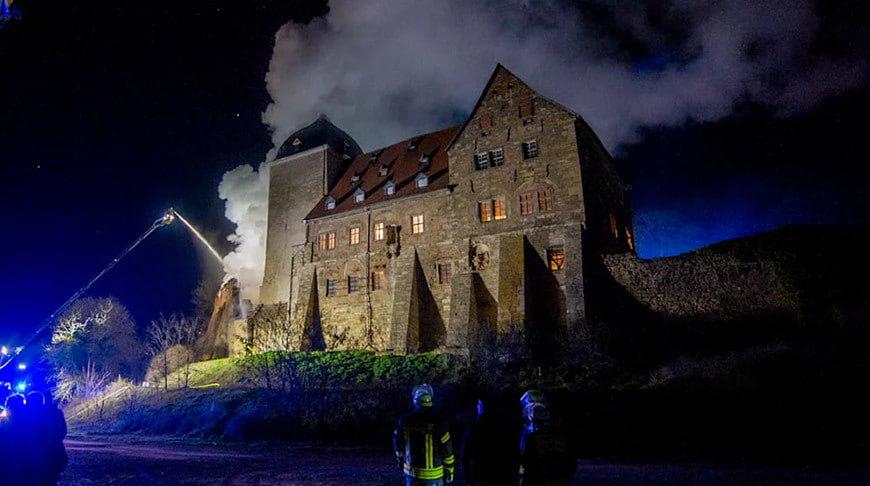 Un castel din secolul al XII lea a fost arzand incendiul a distrus o parte din acest monument istoric