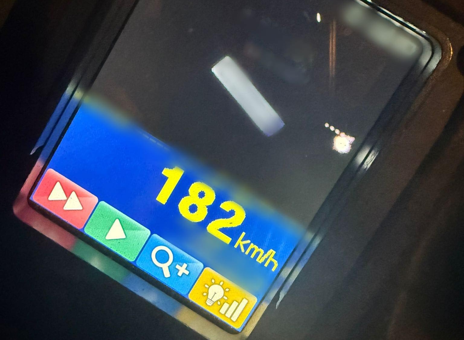 Un tanar de 20 de ani a obtinut o performanta pe radar in Cluj a fost rasplatit de politisti cu o amenda de 5000 de lei si 4 luni fara permis