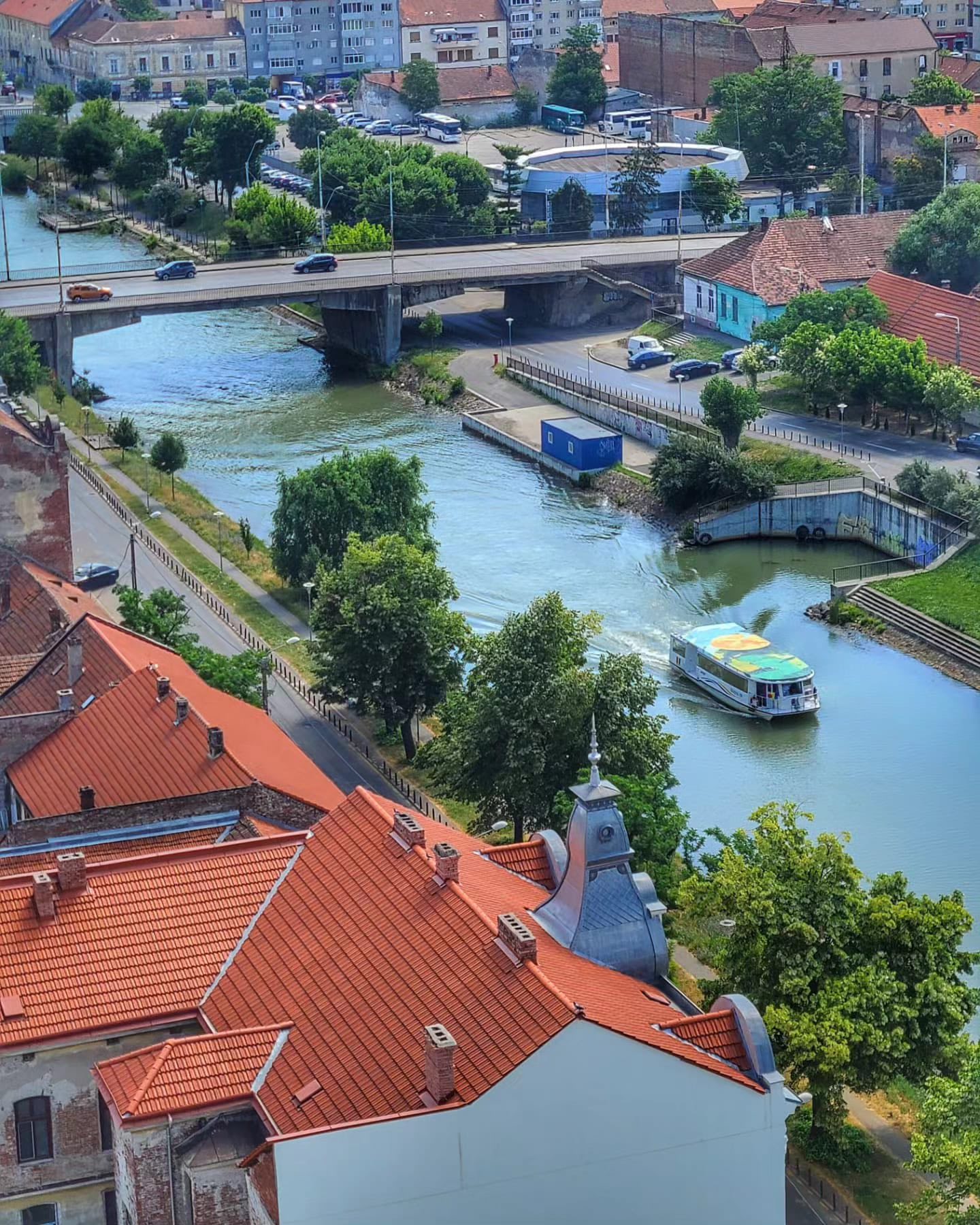Vaporasele revin pe Bega Transportul public pe canal este reluat in Timisora