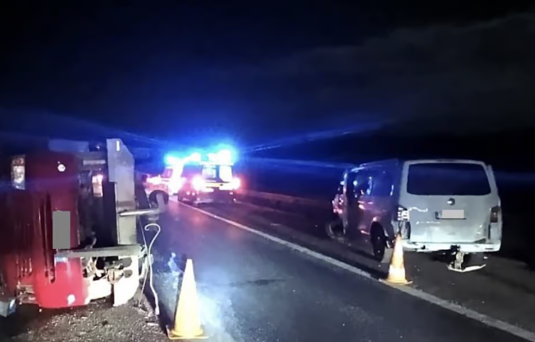 accident grav intre un microbuz si un autocamion in cluj sapte persoane au solicitat ajutor pompierii si smurd ul mobilizati de urgenta