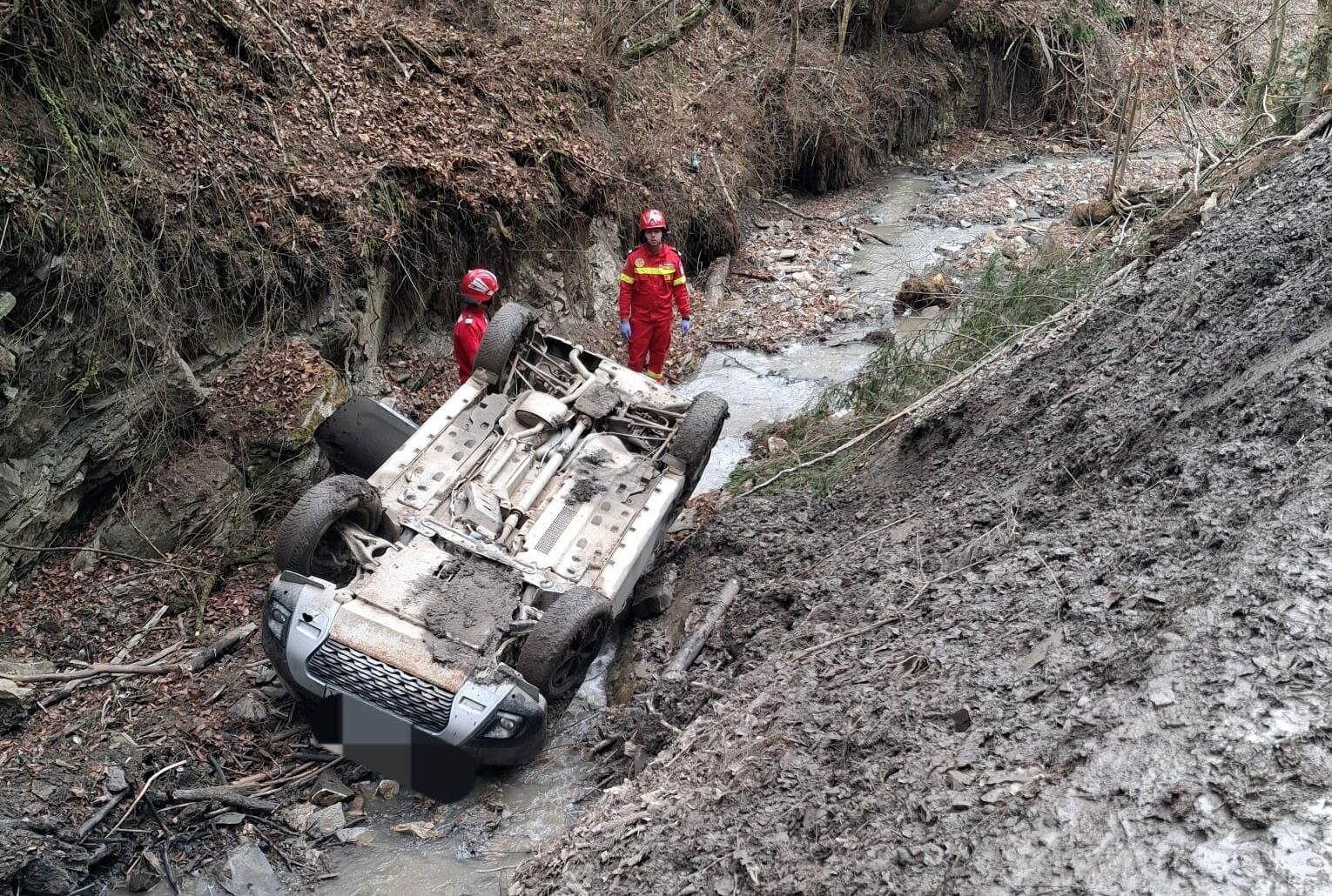 accident tragic in neamt o masina a plonjat intr o rapa de sapte metri iar soferul a murit
