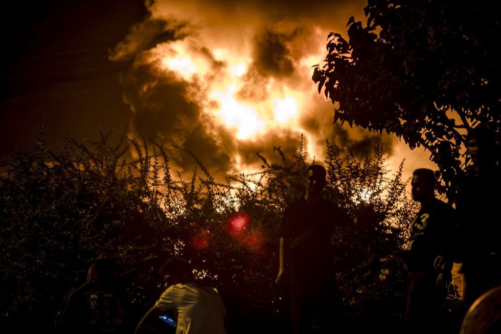 coloane de foc deasupra teheranului armata israeliana a confirmat atacul asupra infrastructurii de depozitare a combustibilului din capitala iranului