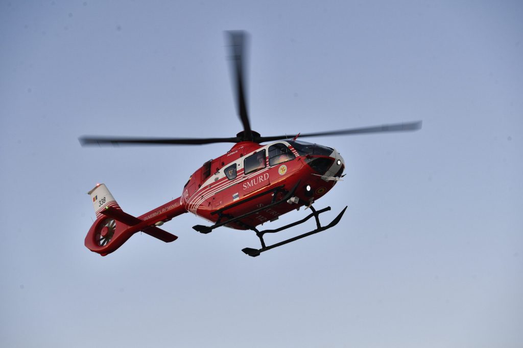 elicopterul smurd intervine in mures pentru salvarea unui barbat atacat de un urs