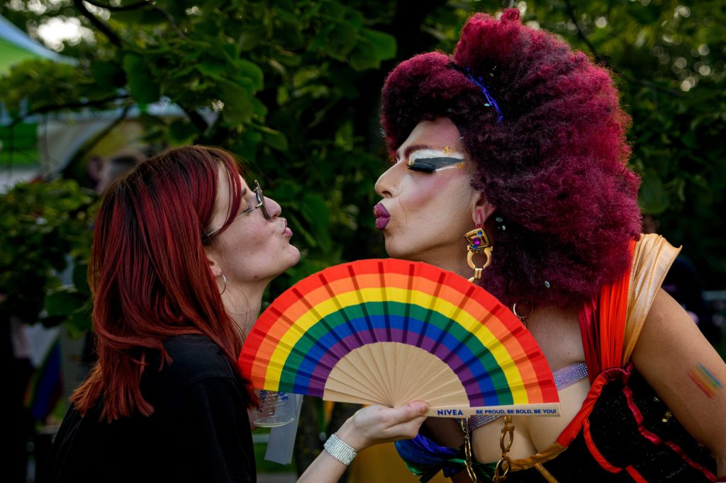 este oficial in grecia cuplurile de acelas sex pot adopta copii curtea suprema traditiile religioase nu sunt afectate