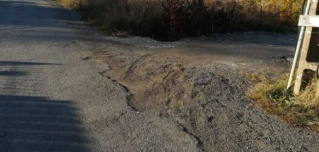 explozie de furie pe o strada din cluj napoca plina de gropi suntem batjocoriti de 10 ani nu este buna nici macar pentru carute