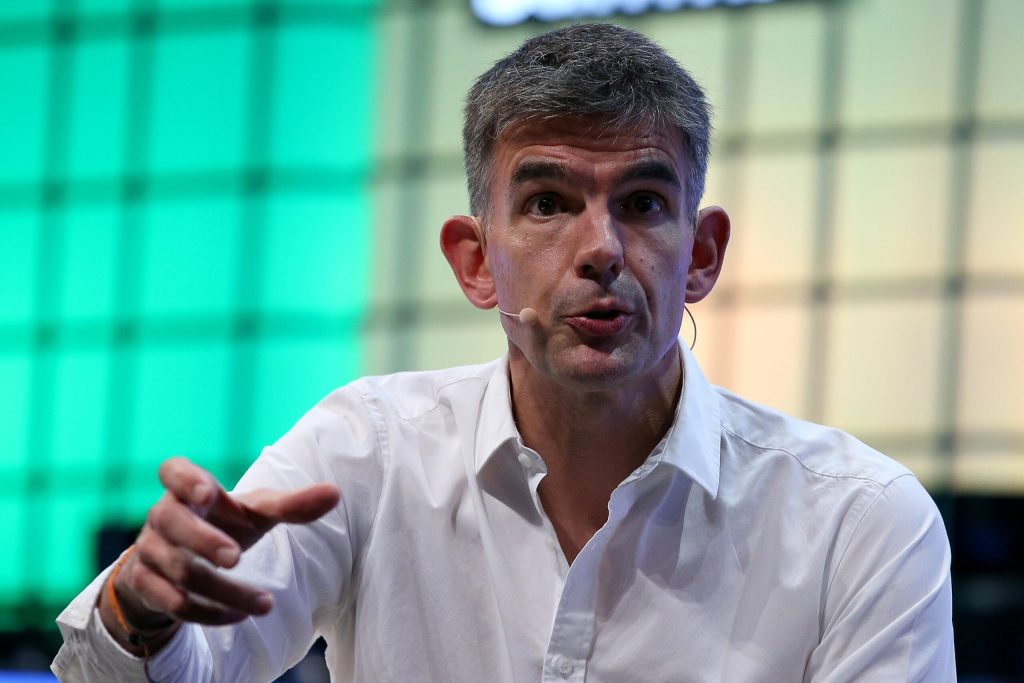 fostul director google la conducerea bbc matt brittin preia institutia in conditii de presiune politica si financiara