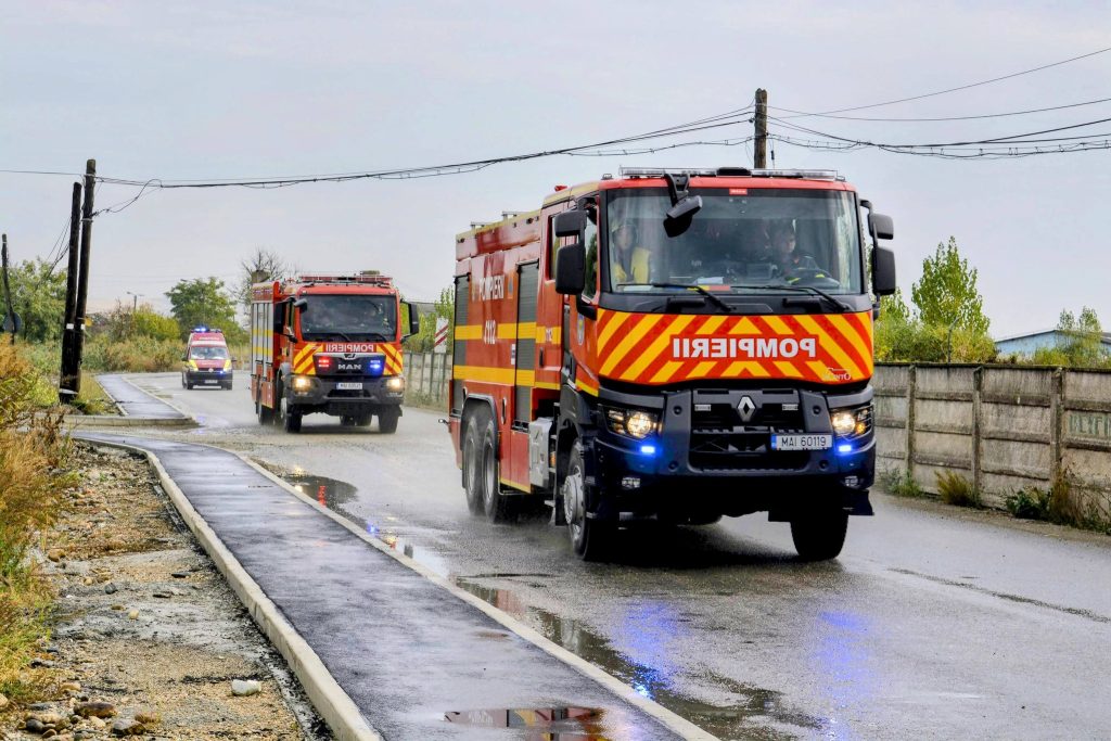 incendii de vegetatie in intreaga zona a clujului pompierii au intervenit in zece localitati pentru a stinge flacarile avertismentul isu pentru cei care aprind foc in vegetatia uscat