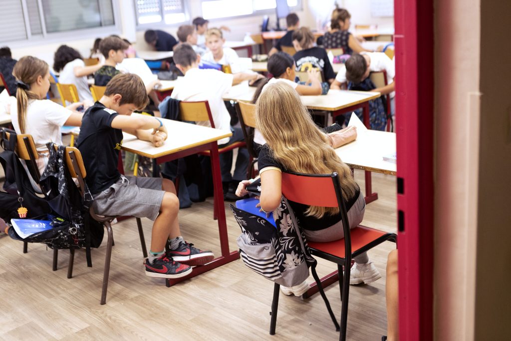 n Frana se sugereaz ca orele de curs s nceap la ora 9 00 Ce beneficii ar avea acesta pentru elevi