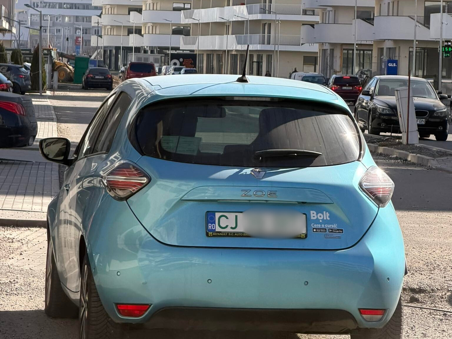 nesimtire totala in traficul din cluj comportamentul agresiv al unui sofer bolt a pus in pericol un copil in carucior a aruncat cu pietre de pe strada