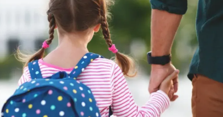 pericol pe o strada din cluj napoca soferii circula cu 90 km h iar copiii sunt in risc de a fi loviti sunt intr un adevarat pericol