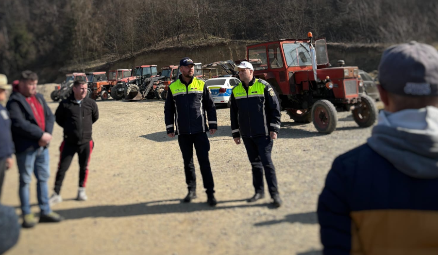 pericol pe patru roti un barbat din cluj a condus un tractor pe drumurile publice fara permis de conducere