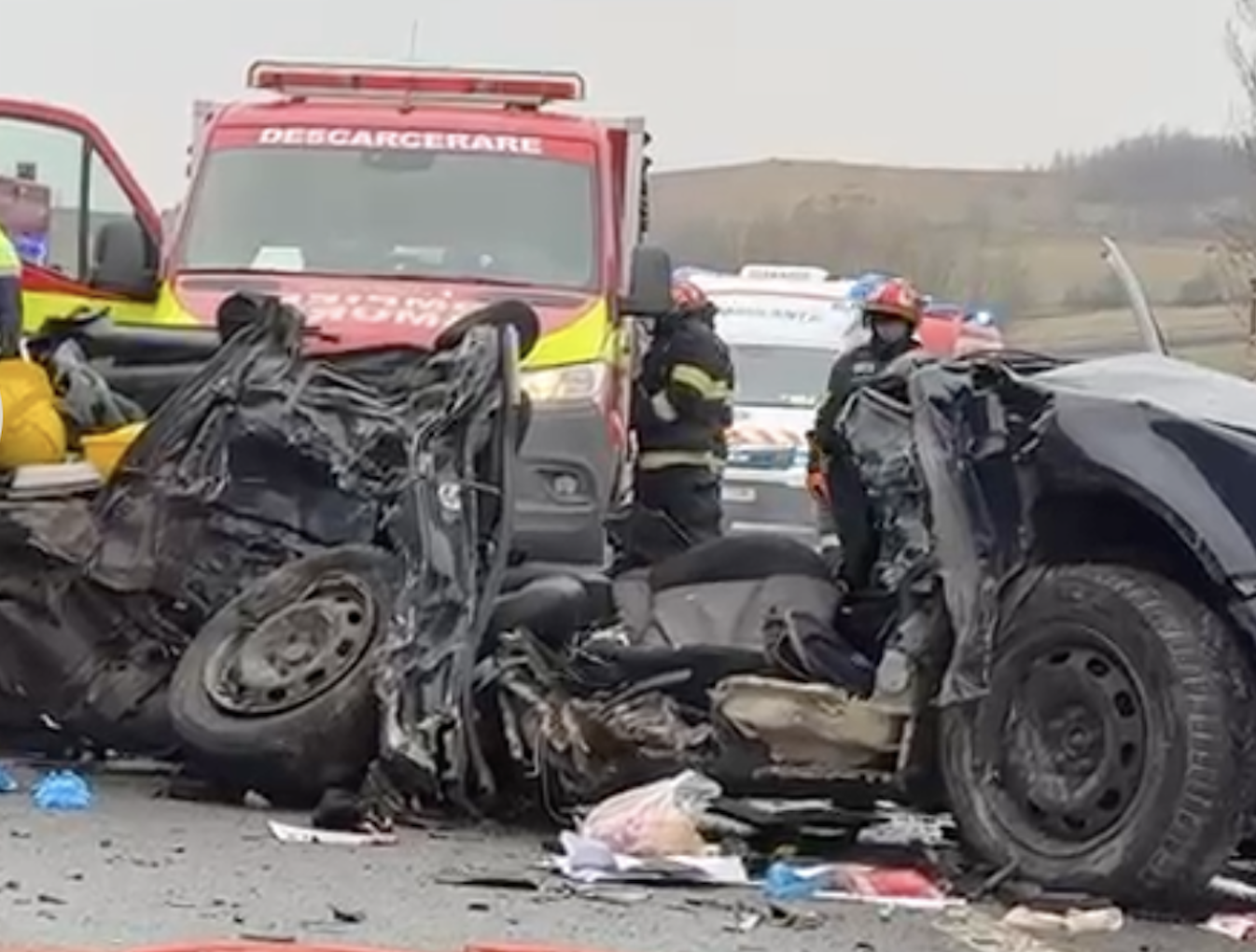 video tragedie in cluj cinci persoane au decedat in urma unui accident devastator din aceasta dimineata masina in care se aflau a fost complet distrusa