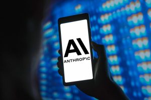 Anthropic anunta pentru prima data venituri superioare celor ale rivalului OpenAI