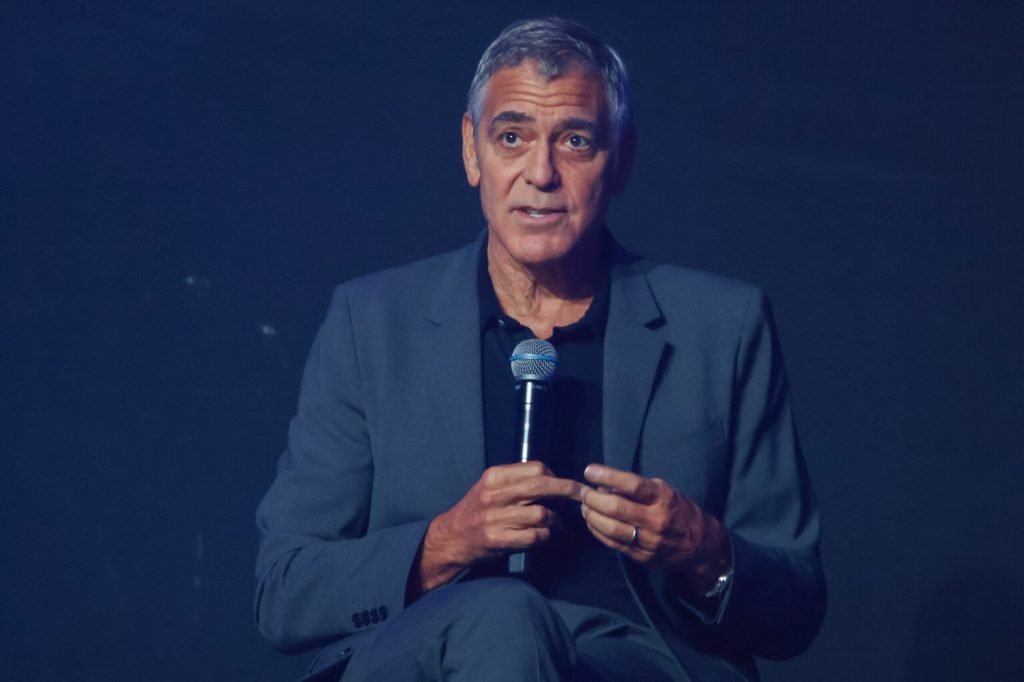 Casa Alba il critica pe George Clooney pentru comentariile sale legat de Trump si Iran
