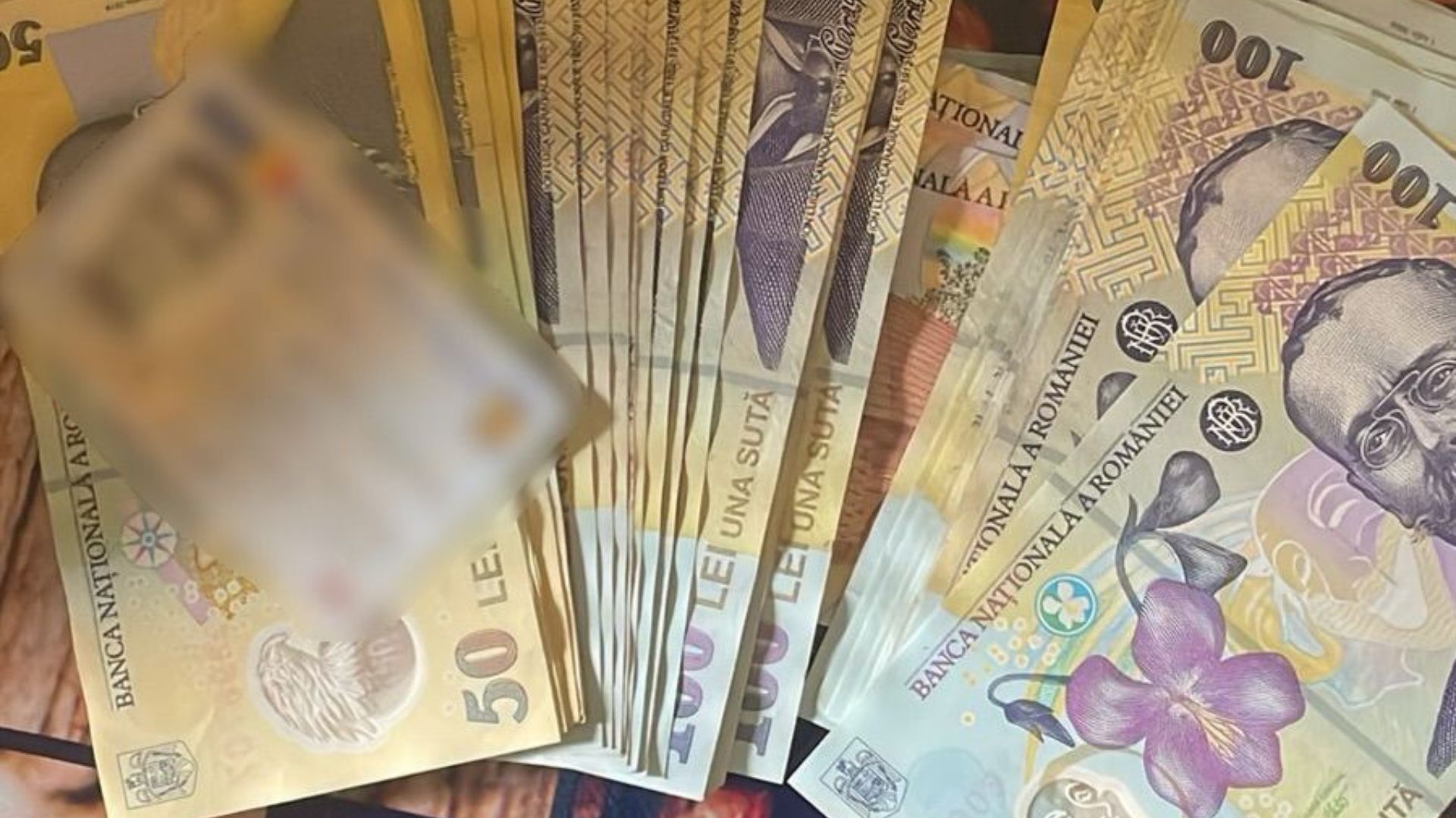 Familie din Cluj cercetata pentru trafic de cristal Aciune a poliiei a mascatilor si a jandarmilor pentru capturarea lor Ce au gasit in urma perchezitiei