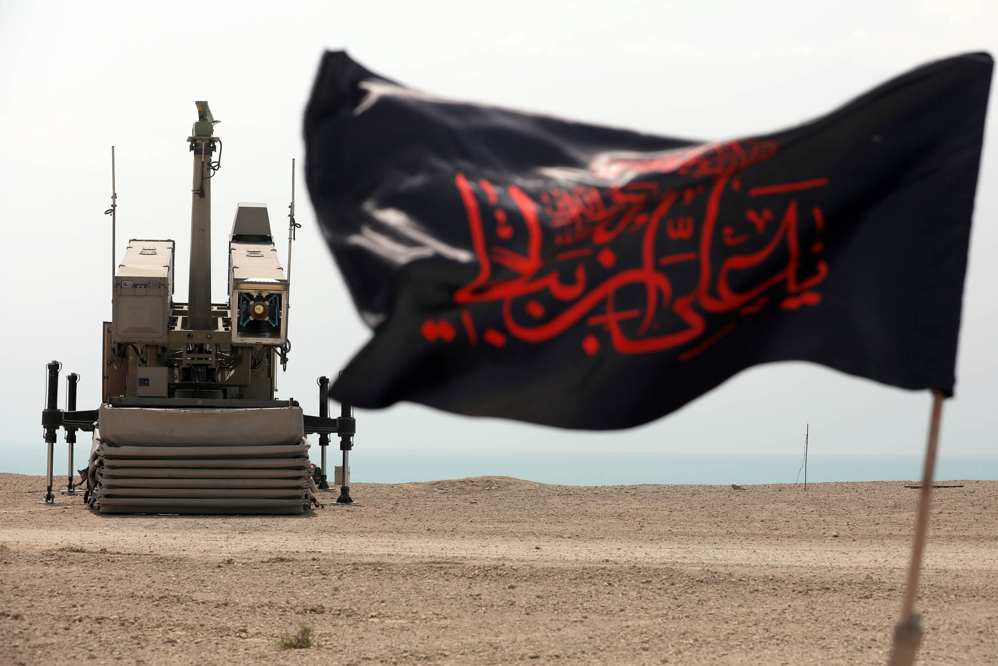 Iranul ameninta cu atacuri asupra a 18 companii americane printre care se numara Google Apple Microsoft si Tesla Reactia Casei Albe