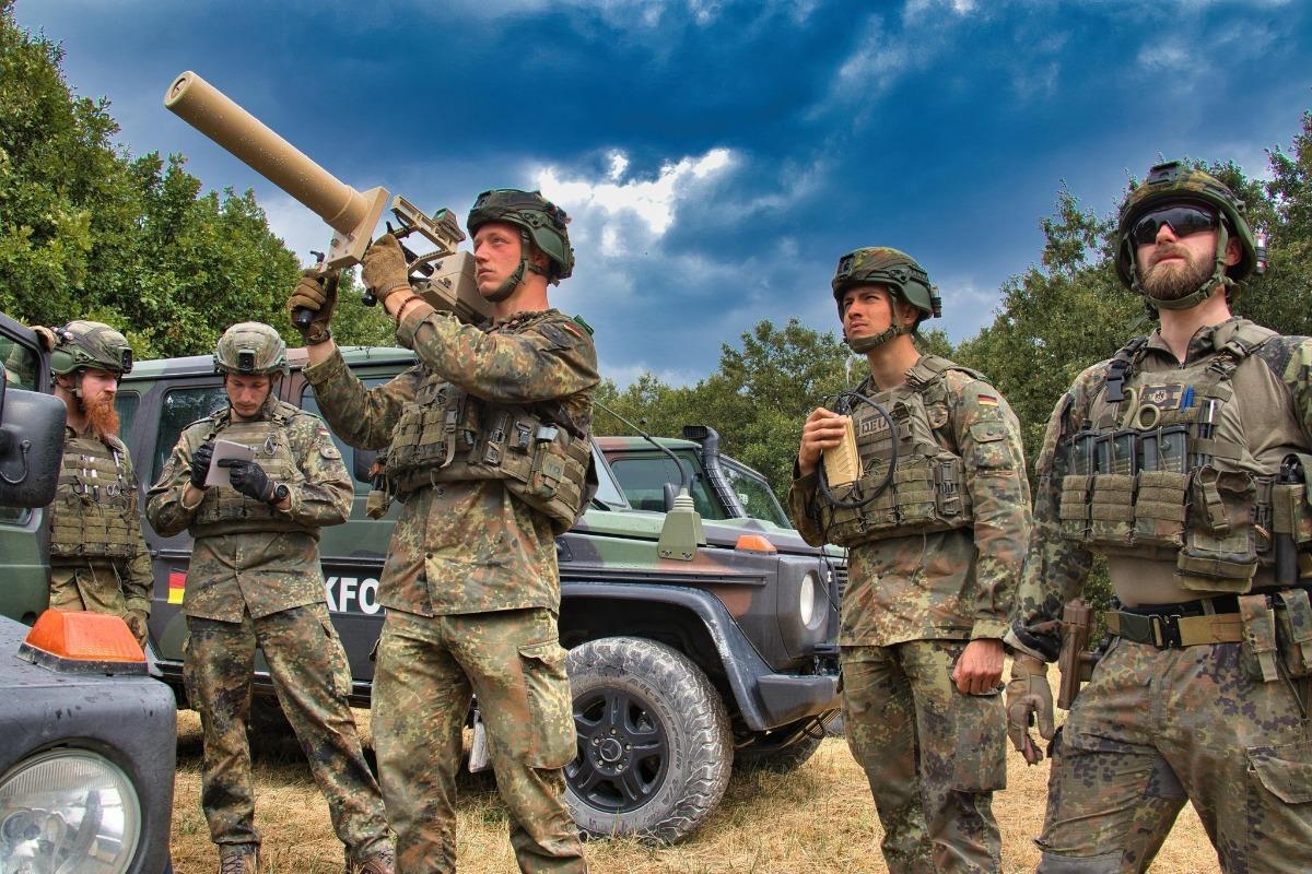 Lege noua in Germania Barbatii germani nu pot parasi tara timp de mai mult de trei luni fara aprobarea autoritatilor militare