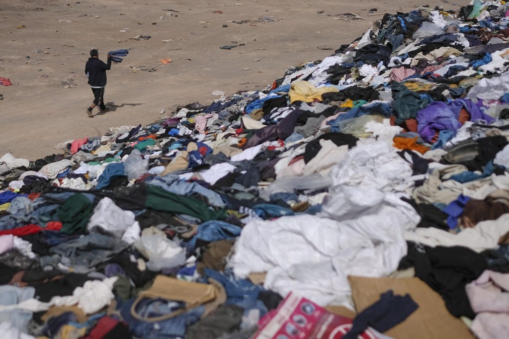 Ministerul Mediului intentioneaza sa impuna restrictii asupra hainelor second hand Un proiect de OUG cu multe aspecte controversate pune in pericol industria hainelor second hand si nu numai