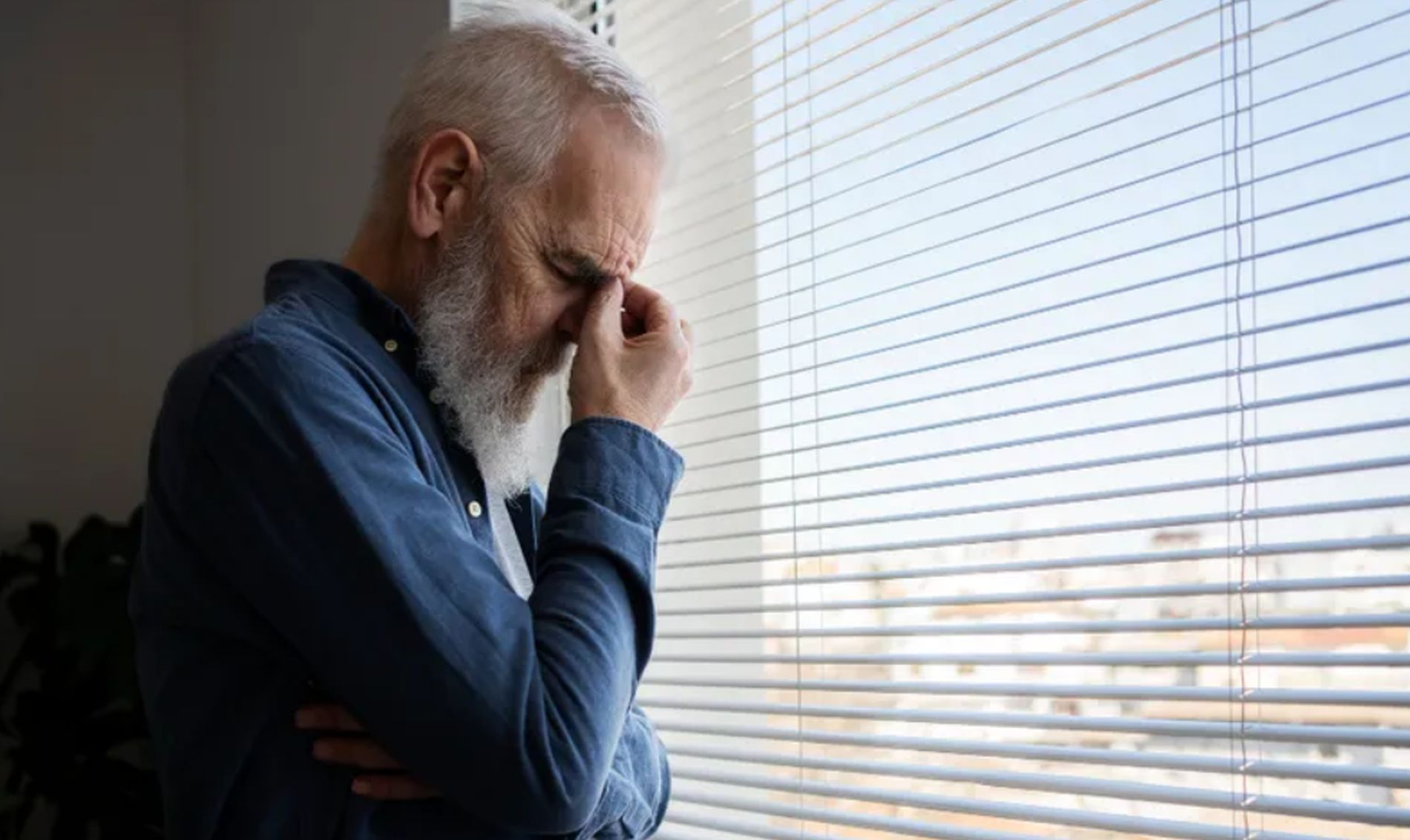 Pensionarii din Cluj ii reproseaza lui Ilie Bolojan Guvernul a hotarat sa transfere ajutorul de Pasti pe carduri abia in luna mai Ce vom manca noi