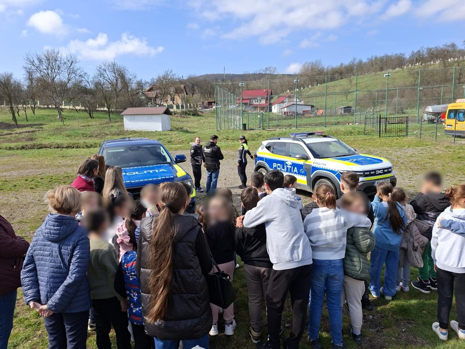 Politistii au intrat in doua scoli din Cluj starnind agitatie printre elevi Ce le a aratat criminalistica i a lasat fara cuvinte