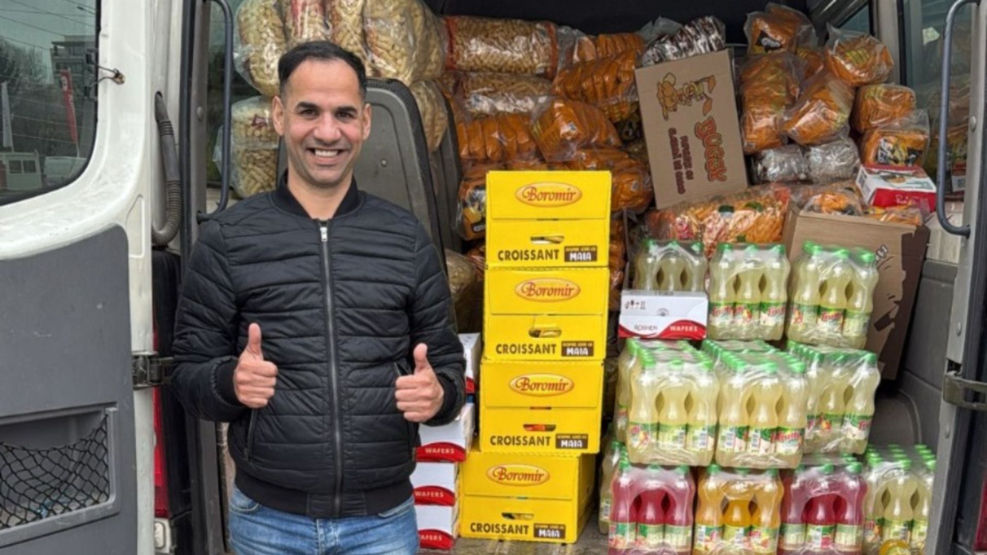 Remus barbatul crescut intr un centru de plasament din Cluj se pregateste sa l ajute pe Iepuras cu cadourile pentru zeci de copii din centre FOTO