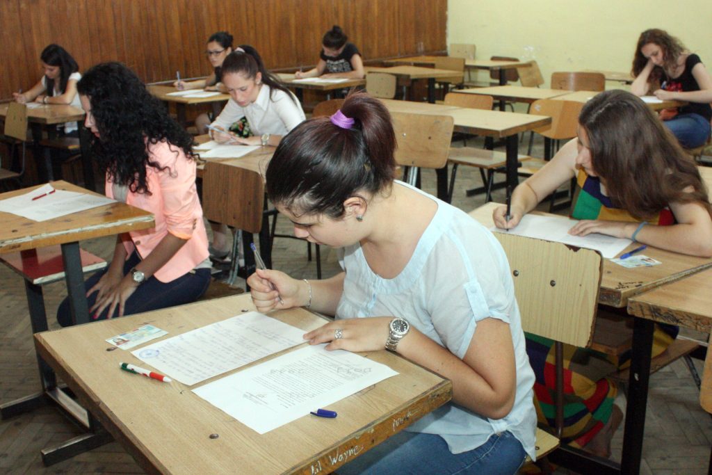 Rezultatele finale ale simularii examenului de Bacalaureat Mai mult de 700000 de lucrari corectate