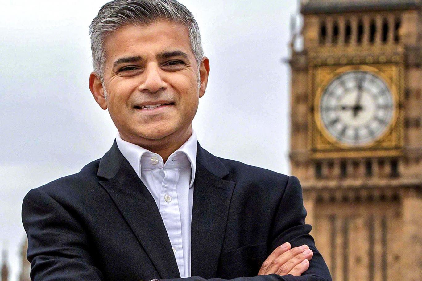 Scandal la Londra Politisti inarmati au lasat o geanta cu arme in fata resedintei primarului Sadiq Khan