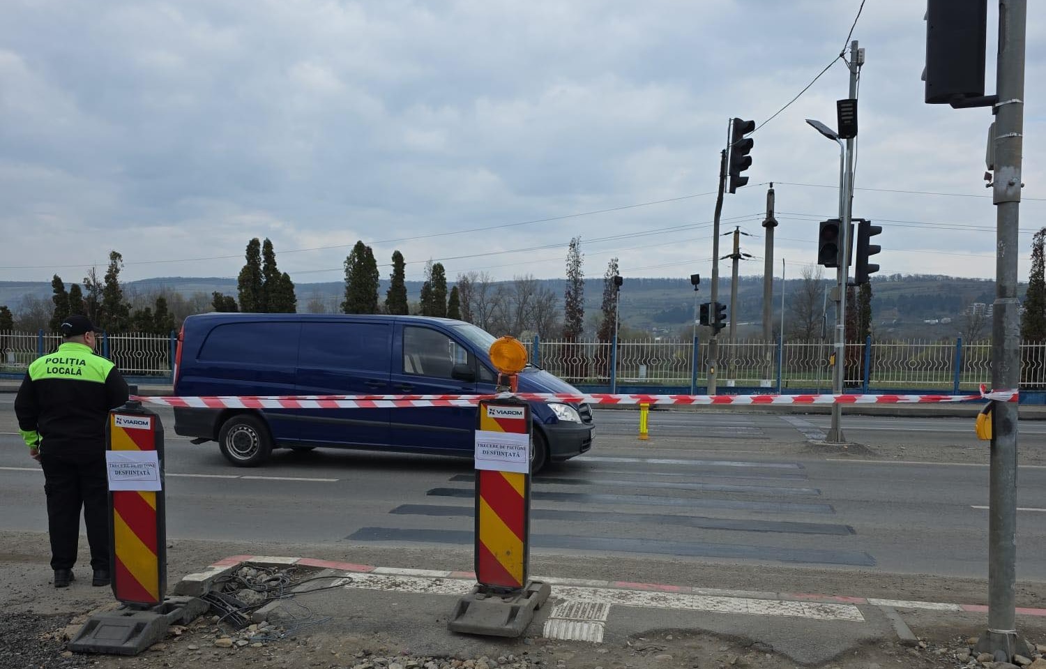 Schimbare importanta in traficul din Cluj Trecerea de pietoni de langa Metro Floresti a fost scoasa iar soferii si pietonii trebuie sa se adapteze rapid