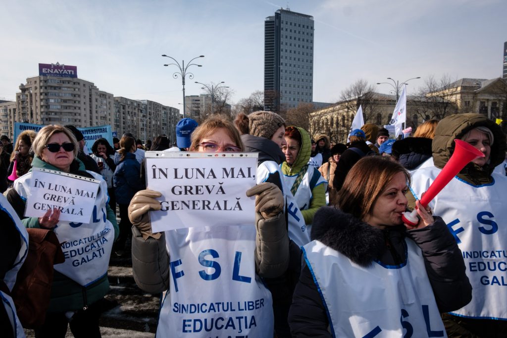 Sindicalistii din invatamant protesteaza in fata Ministerului Educatiei Ce nemultumiri au