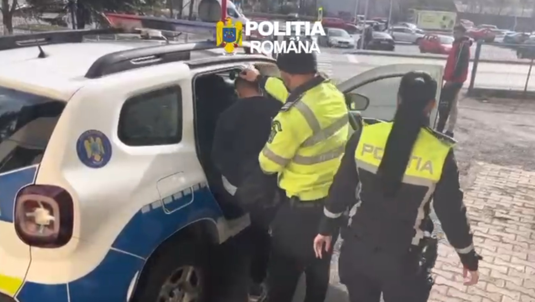 Tanar retinut dupa un accident pe DN1 conducea fara permis sub influenta alcoolului si avea placute de inmatriculare false