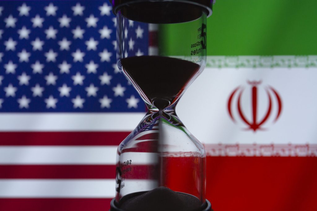 Un ministru iranian ii cheama pe cetatenii sa formeze lanturi umane in jurul centralelor electrice