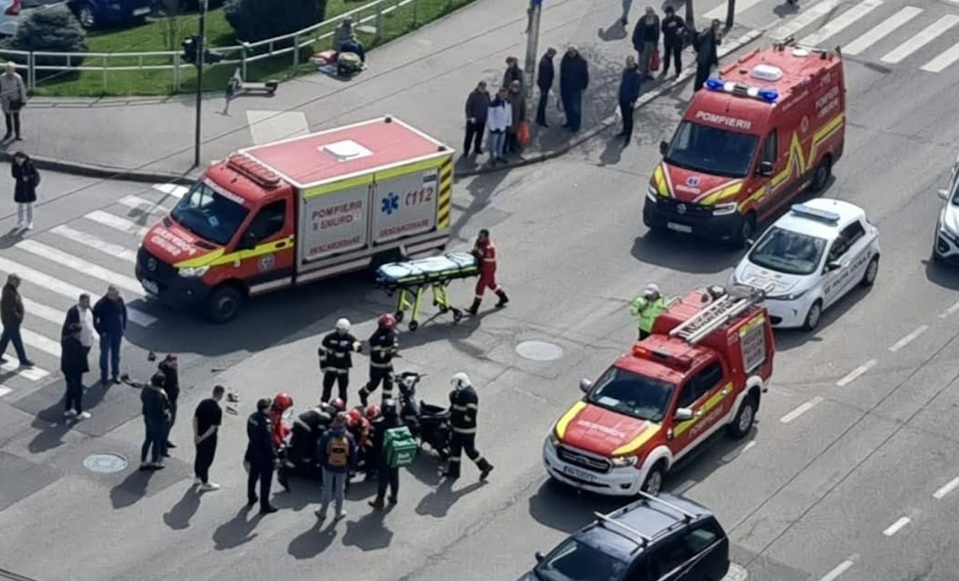 accident grav in cluj napoca un motociclist a fost dus la spital dupa ce a intrat in coliziune cu o masina interventie de urgenta a autoritatiilor