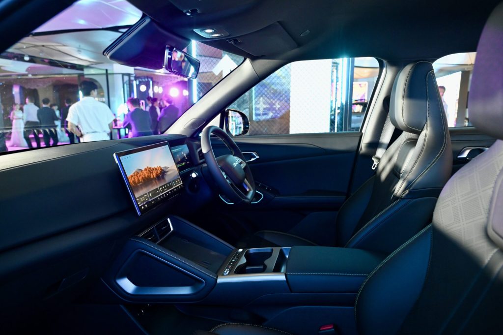 caz de sclavie in ungaria gigantul auto chinez byd acuzat de exploatarea muncitorilor chinezi in uzina sa din ungaria