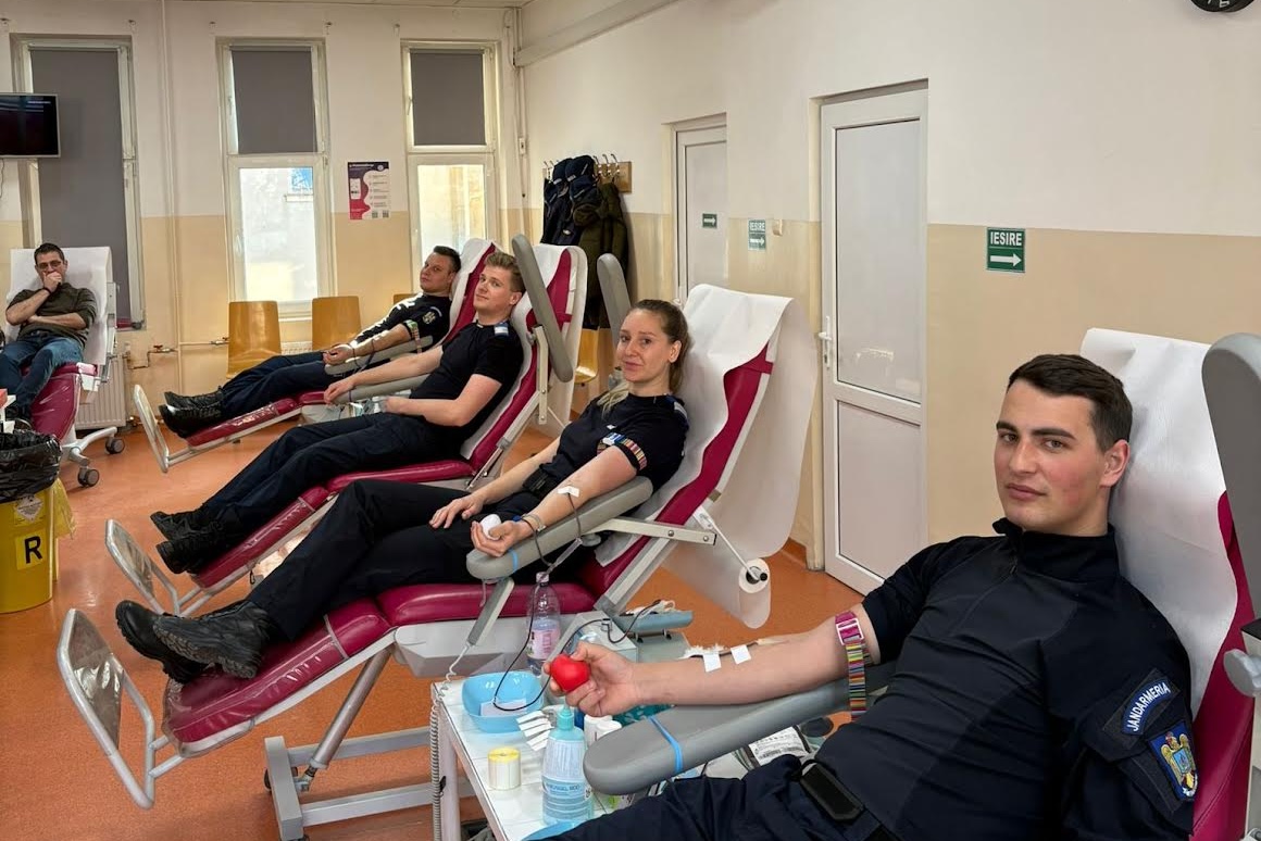 gest impresionant la cluj zeci de jandarmi s au mobilizat pentru a dona sange pacientilor din spitale salveaza o viata