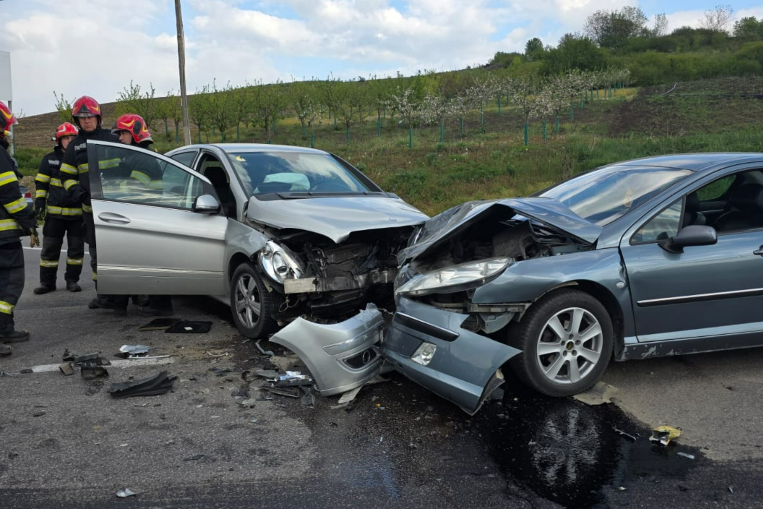 Accident in Cluj Doi tineri au fost raniti intr un incident din aceasta seara Au fost transportati de urgenta la spital