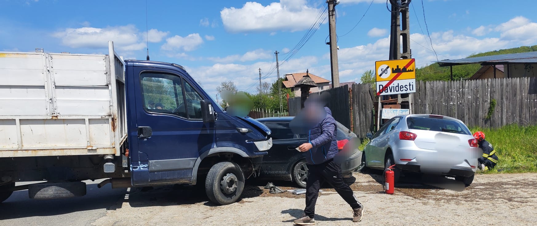 Accident intre 3 vehicule in judetul Arges Doua persoane transportate la spital