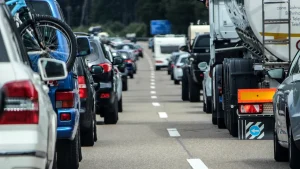 Aglomeraie pe drumuri la finalul minivacantei de 1 Mai Trafic ingerunat pe DN1 intre Brasov si Bucuresti Rute alternative disponibile